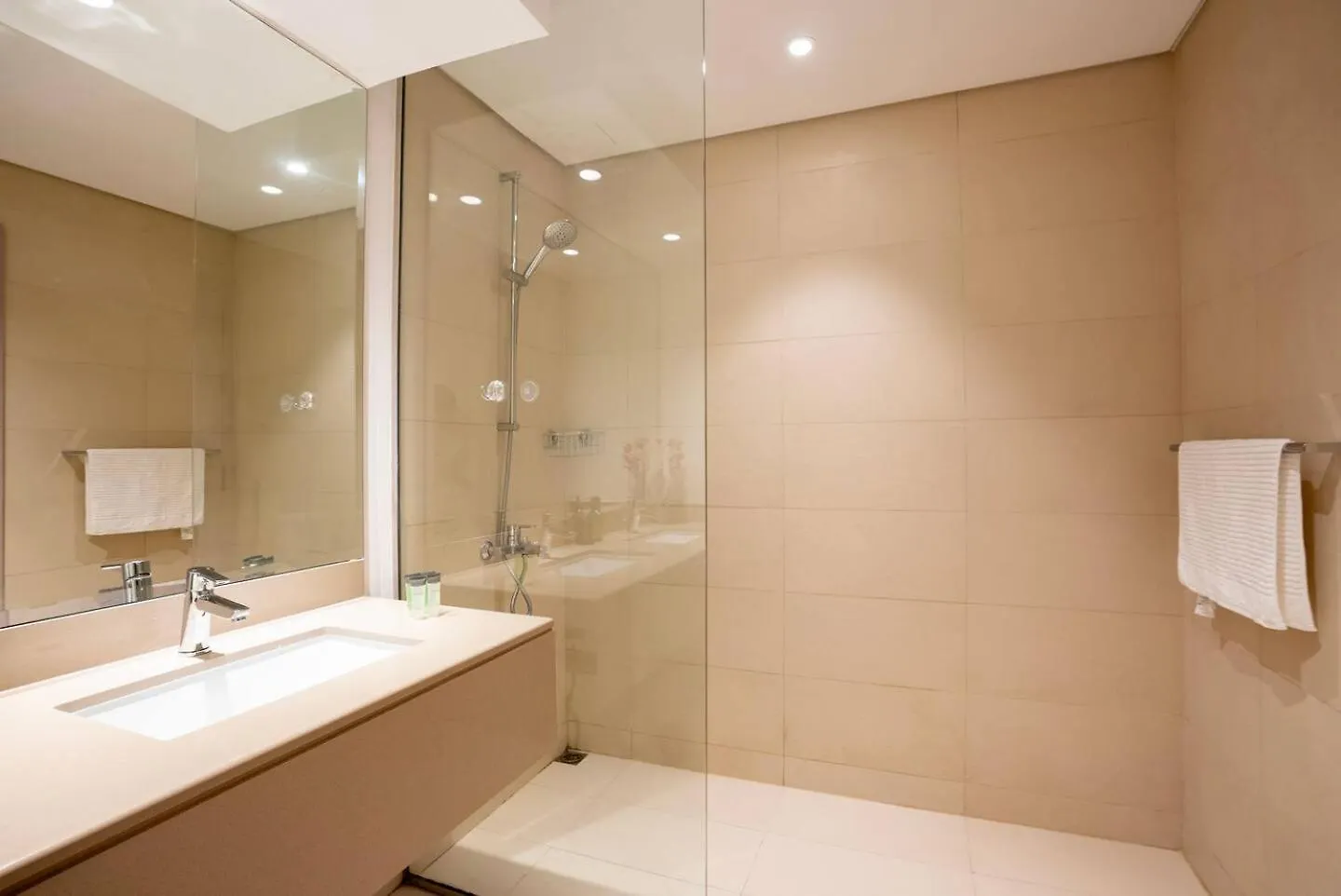 2Br Spacious Apt At Yas Island 아부다비 아파트